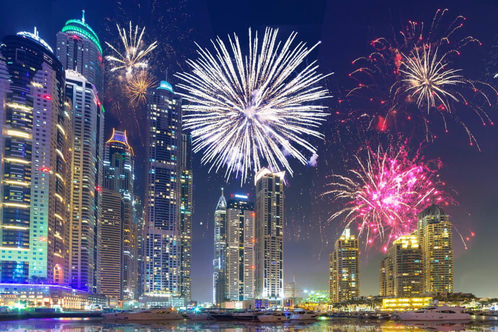 Profitez d'une croisière en méga-yacht dans la marina de Dubaï