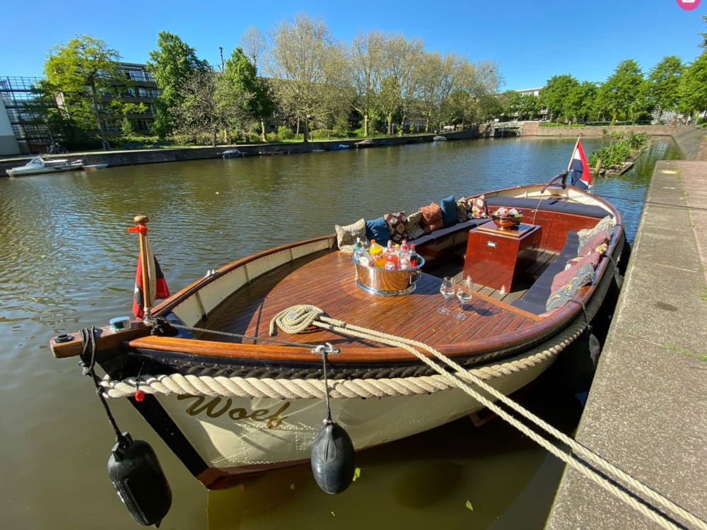 Luxury 2-Hour Private Boat Experience – Elegant Cruising Through Amsterdam