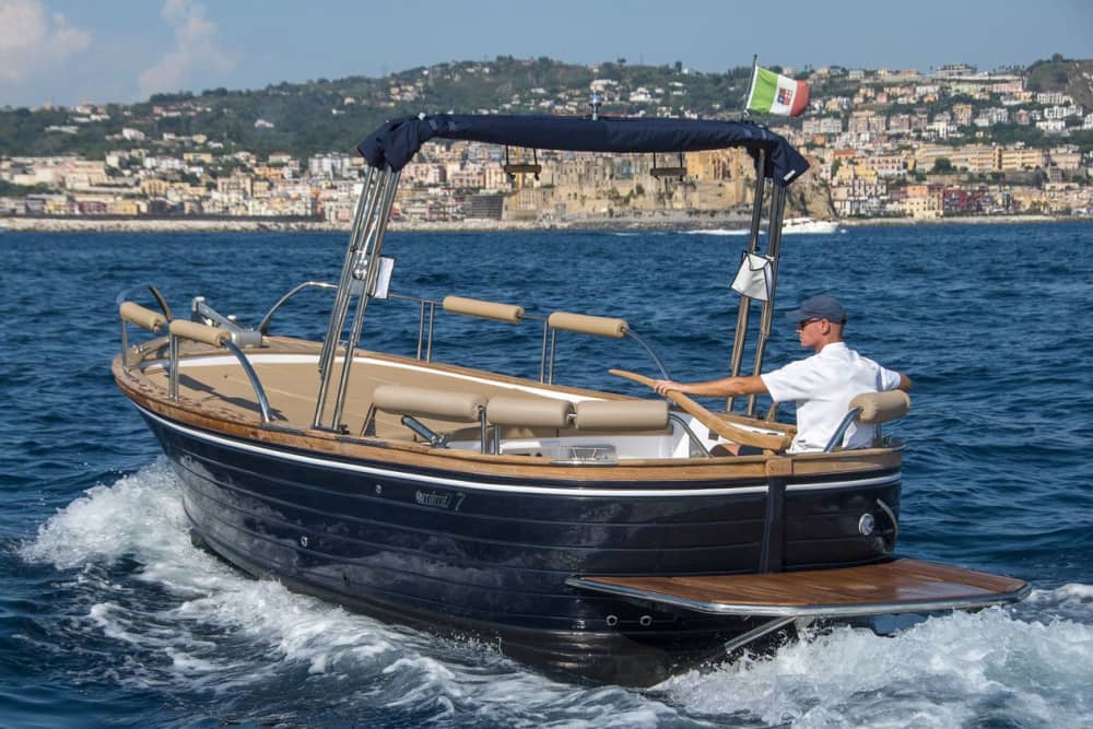 Private cruise in the Gulf of Poets: explore, swim, and relax aboard the Mimi 7 classic