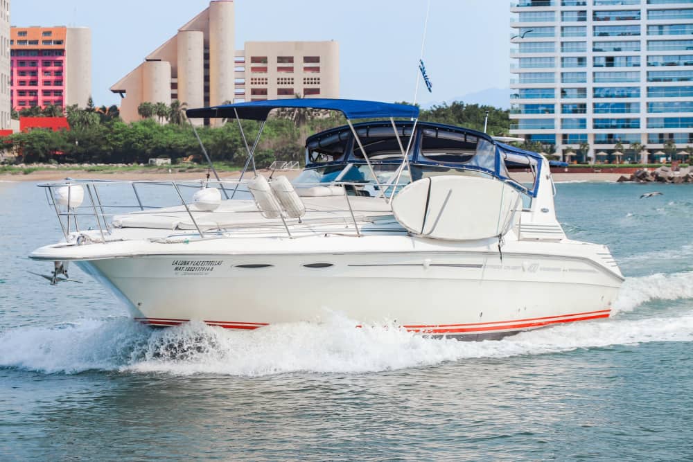 Sea, Love & Sun: A full day of emotions on a motorboat