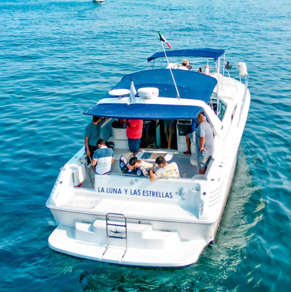 Sea, Love & Sun: A full day of emotions on a motorboat