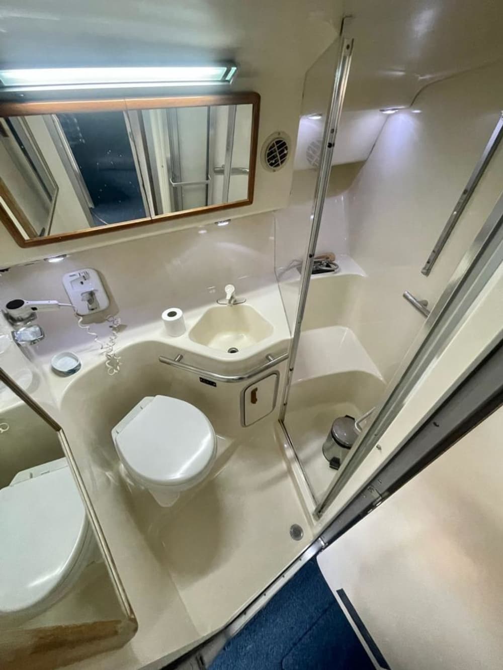 Sea, Love & Sun: A full day of emotions on a motorboat