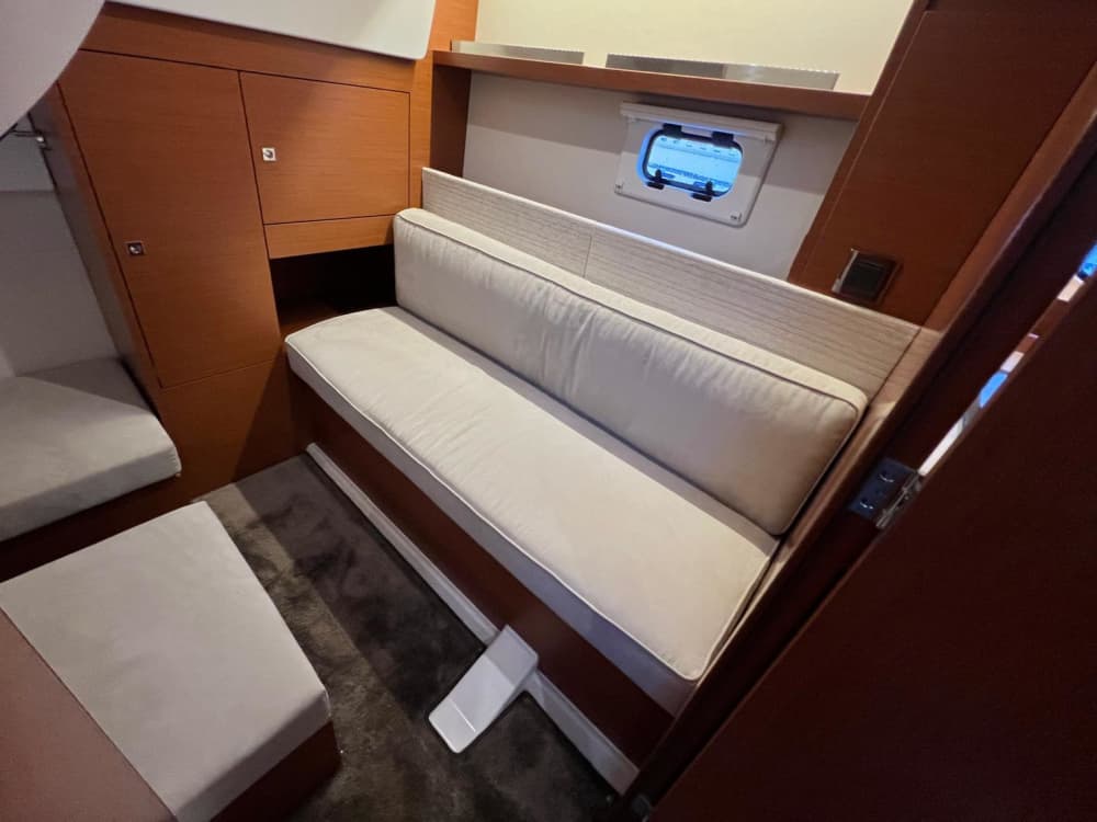 Alquila una lancha motora para 4 horas de diversión.