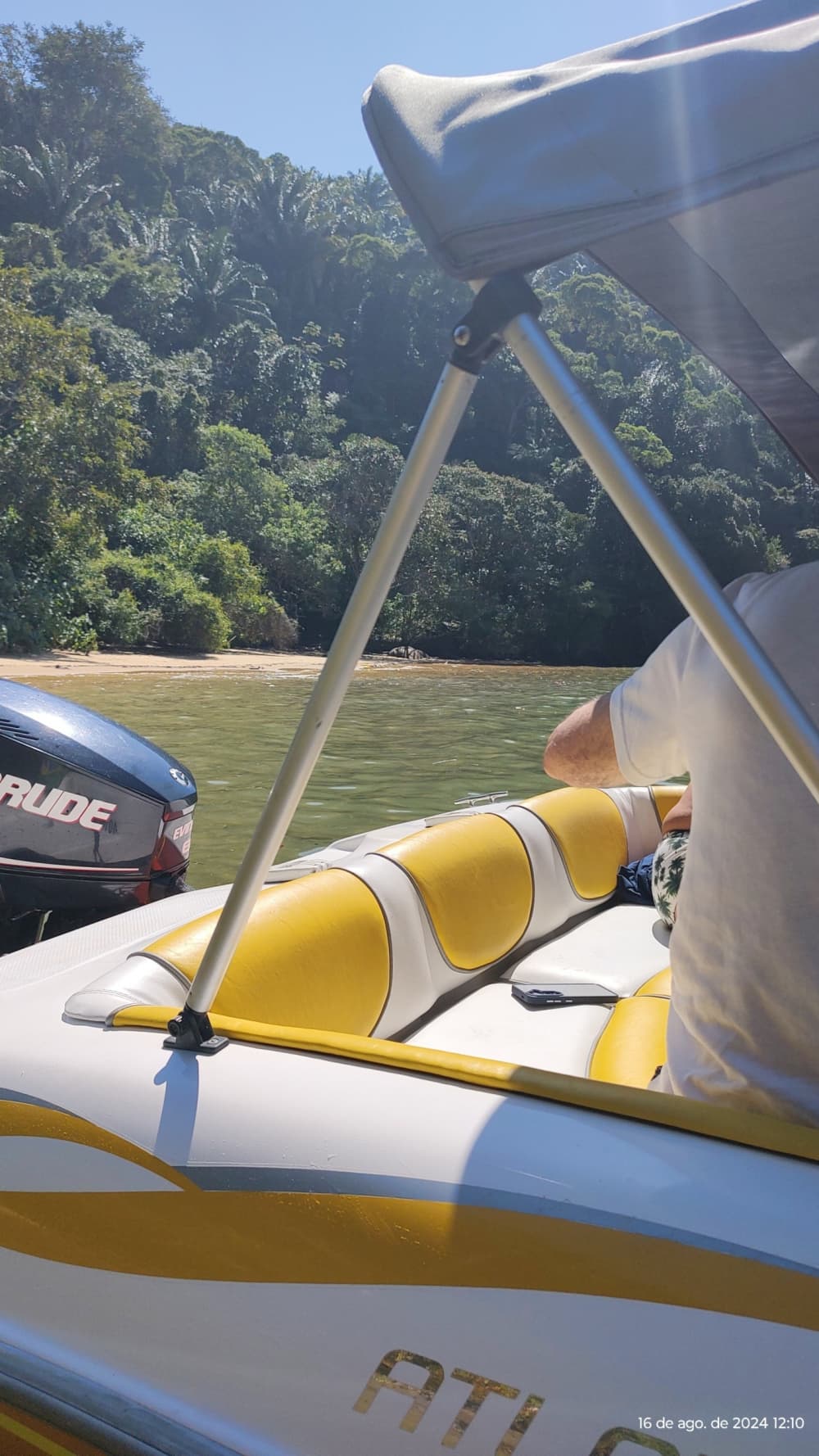 Ontspan tijdens een boottocht van 2 uur en 15 minuten in Paraty.