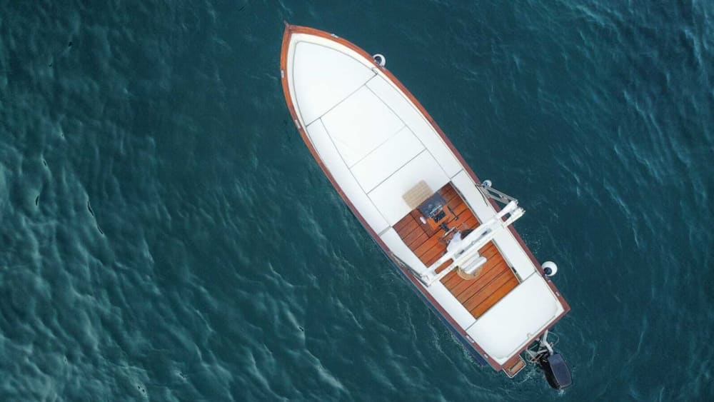 Your day in Maiori: Rent a motorboat for 7h of discovery