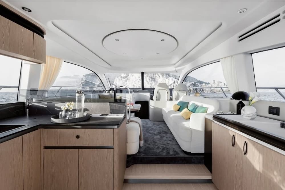 Ontdek de kust van Budva: een complete dagtocht aan boord van een motorboot