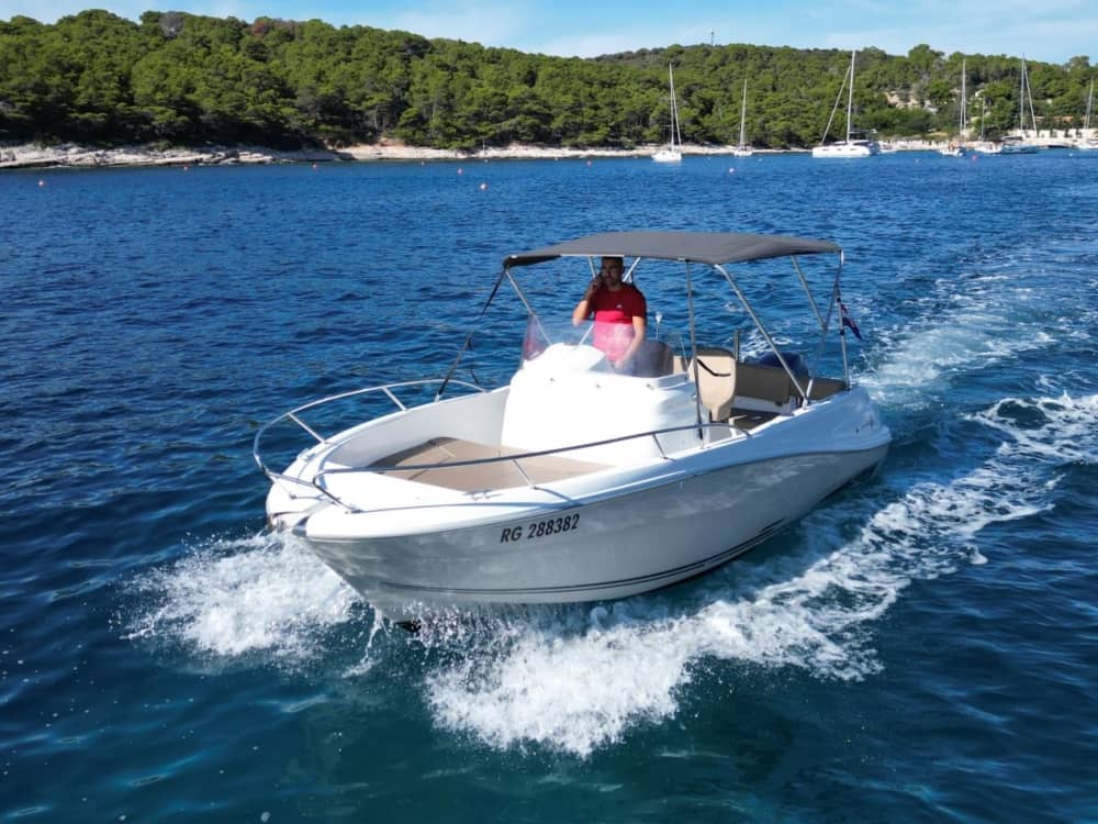 Wycieczka po Czerwonych Skałach i Wyspach Paklińskich