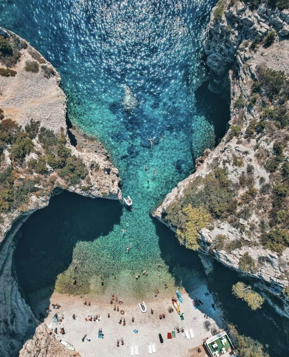 Wycieczka po Czerwonych Skałach i Wyspach Paklińskich