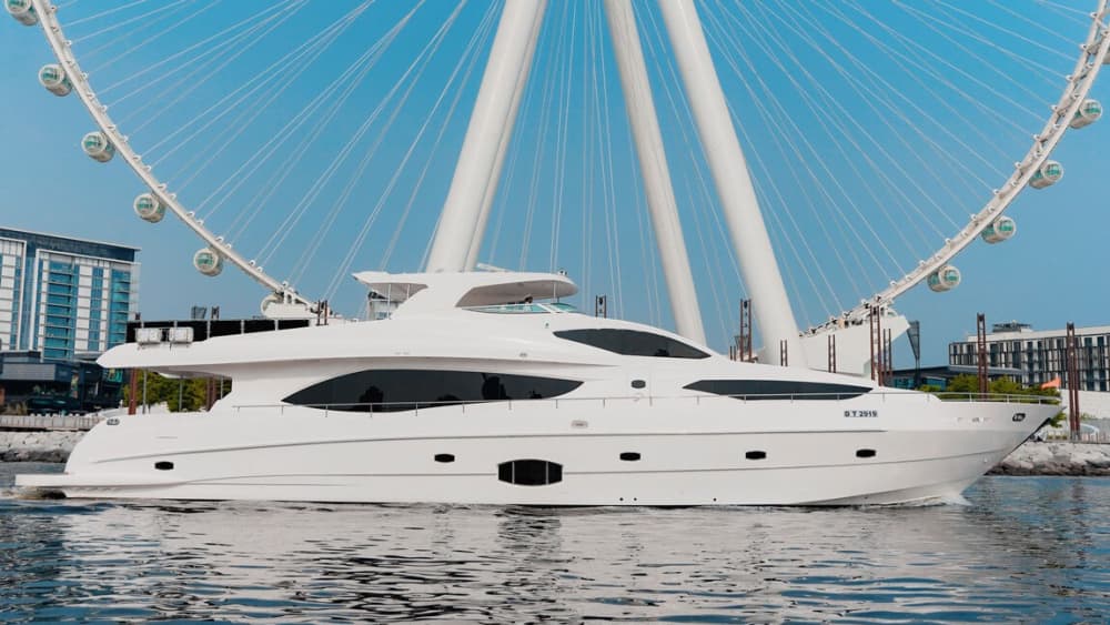A full day of magic in Dubai on a motor yacht