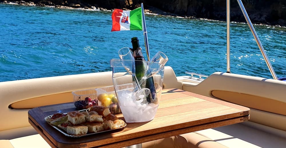 Ihr Tag in Puntone: Mieten Sie ein Motorboot für einen ganzen Tag voller Entdeckungen