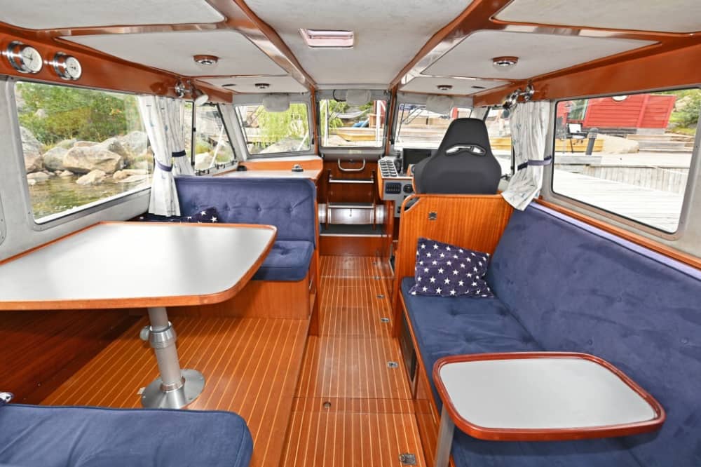 Descubra Estocolmo: Meio dia de pura alegria em uma lancha.