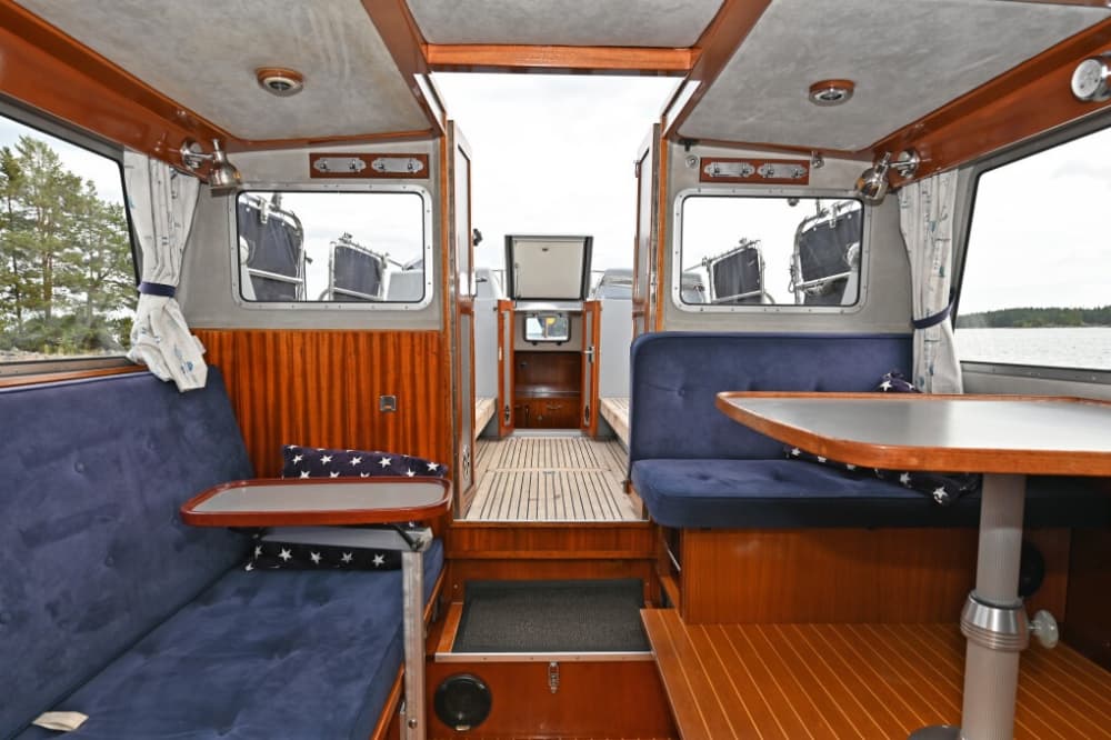 Descubra Estocolmo: Meio dia de pura alegria em uma lancha.