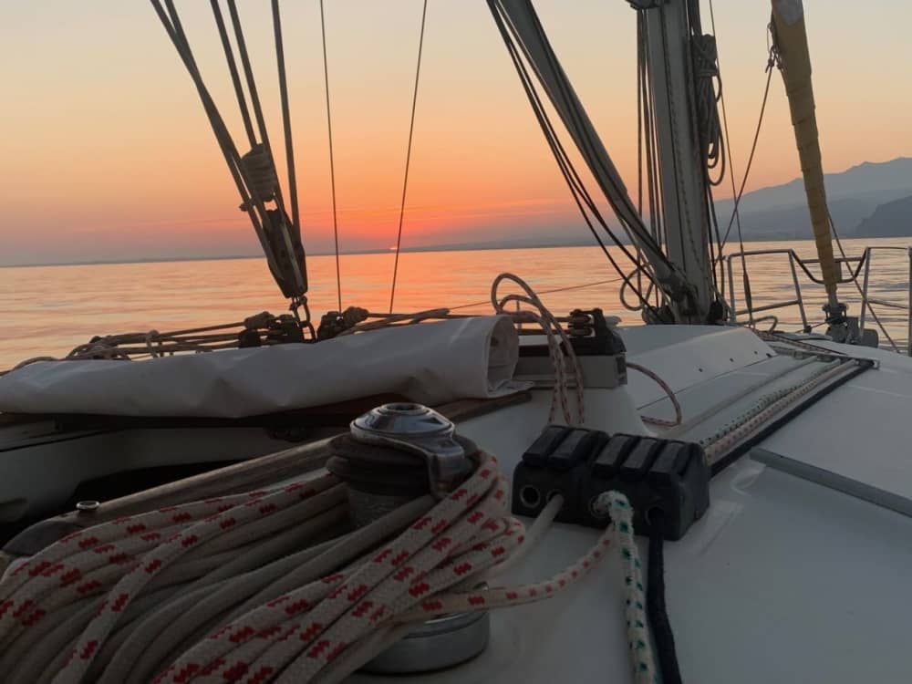 Découvrez la côte d'Almerimar lors d'une journée de navigation inoubliable