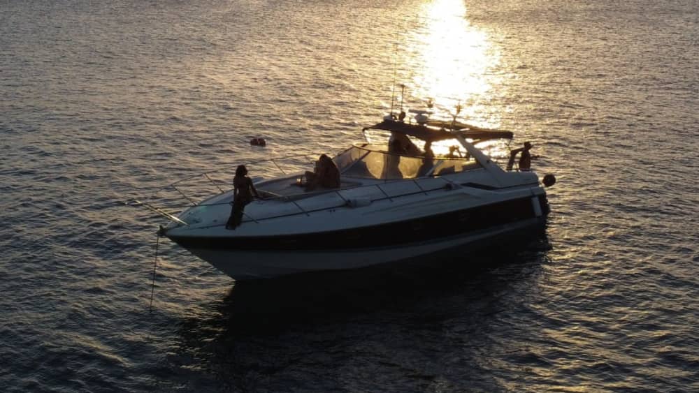 4 heures pour explorer Arona en bateau à moteur