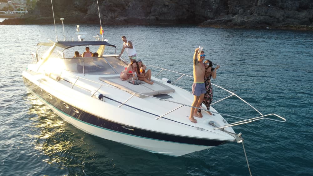 4 heures pour explorer Arona en bateau à moteur