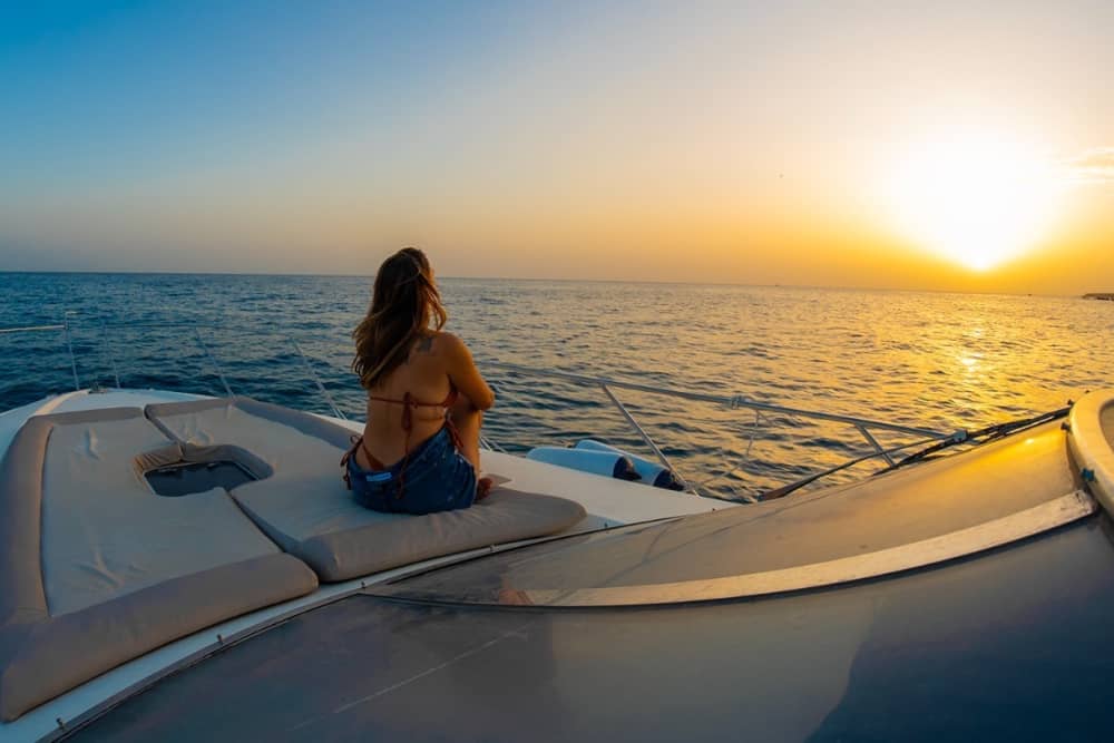 4 heures pour explorer Arona en bateau à moteur