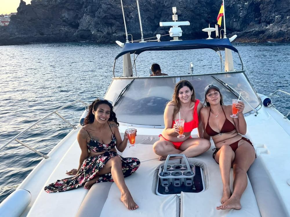 4 heures pour explorer Arona en bateau à moteur