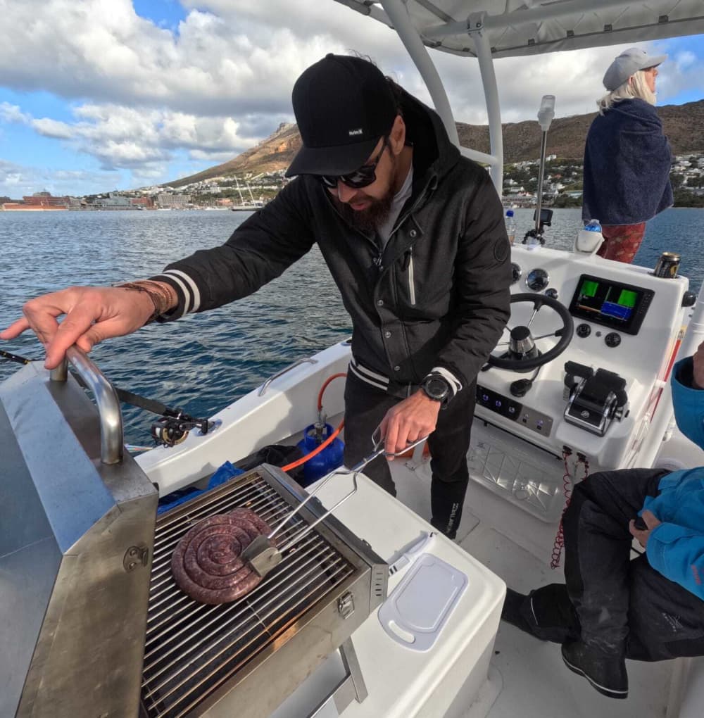 Ihr Tag in Simon's Town: Mieten Sie ein Motorboot für 9 Stunden voller Entdeckungen