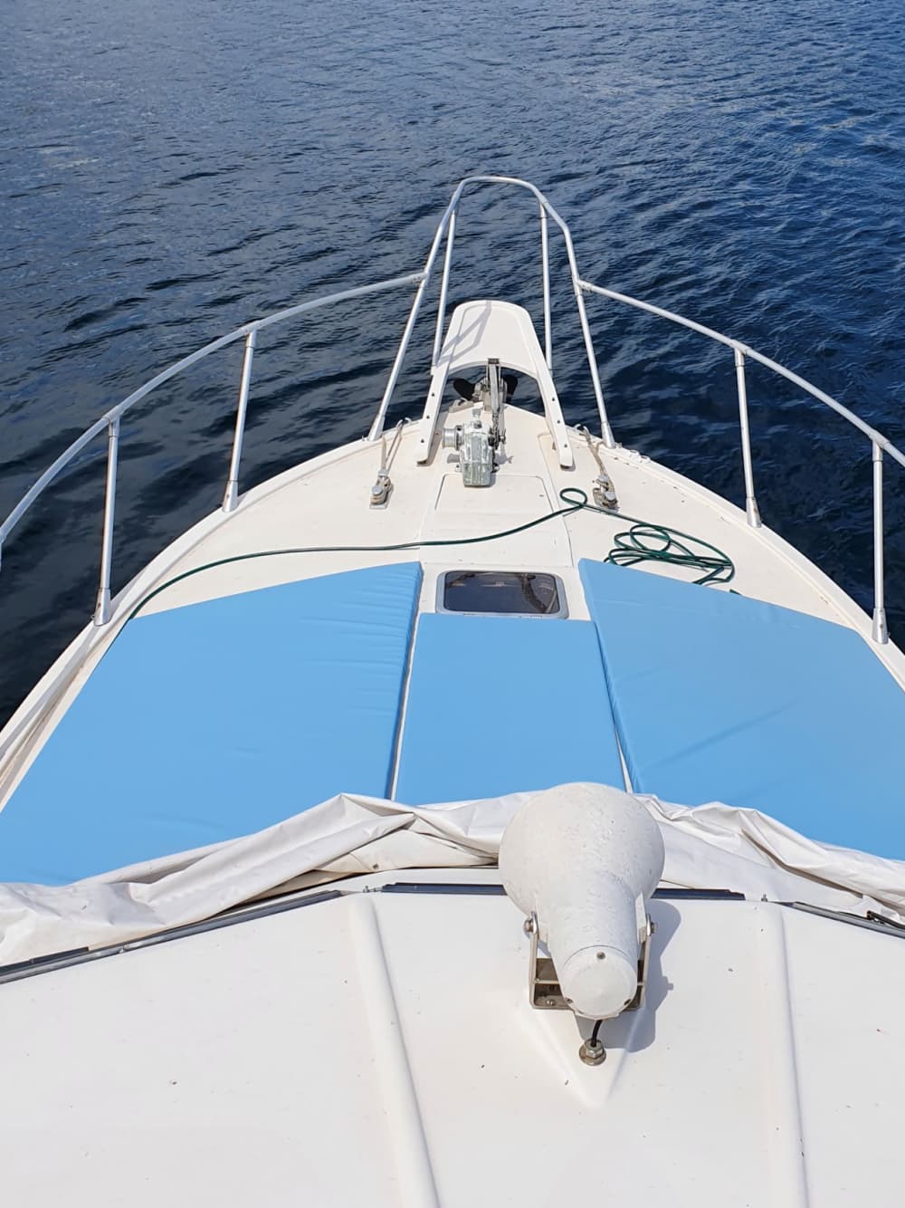 Njut av 7 timmar på en motorbåt för att utforska Angera