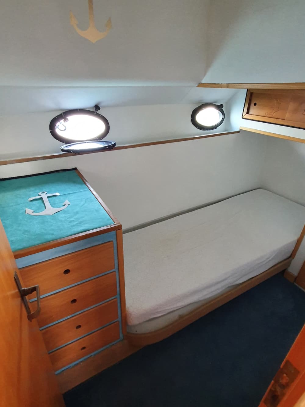 Njut av 7 timmar på en motorbåt för att utforska Angera