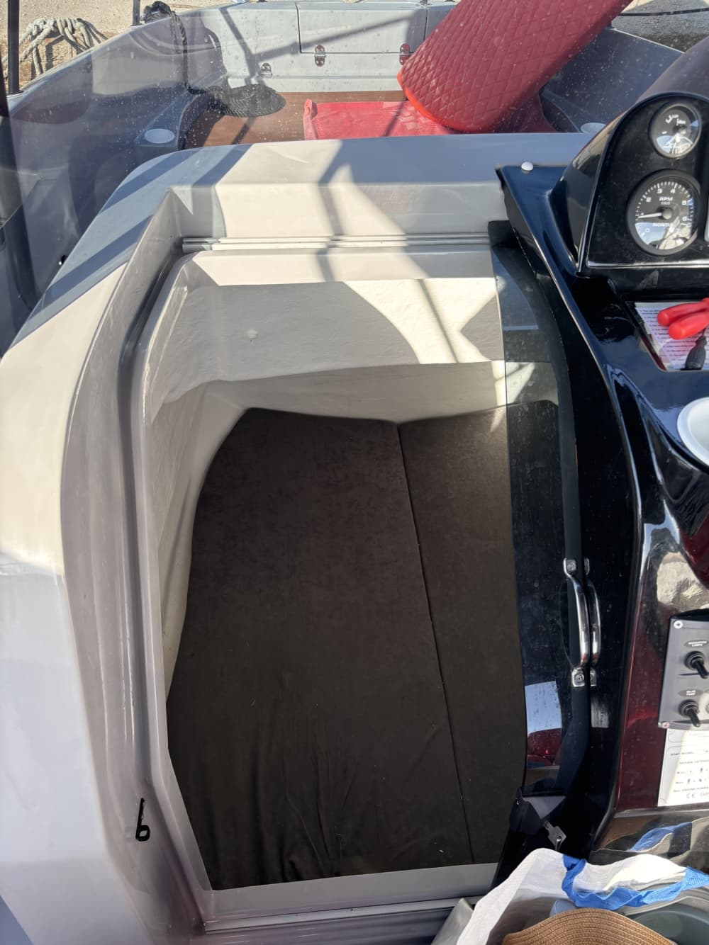 Explora Kukljica en barco: Un día completo en el agua a bordo de una lancha motora.