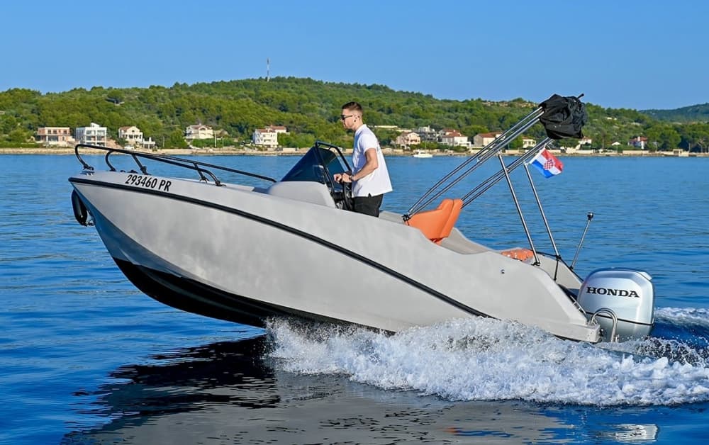 Ein Tag rund um Preko: Genießen Sie 9 Stunden Entdeckungstour mit dem Motorboot