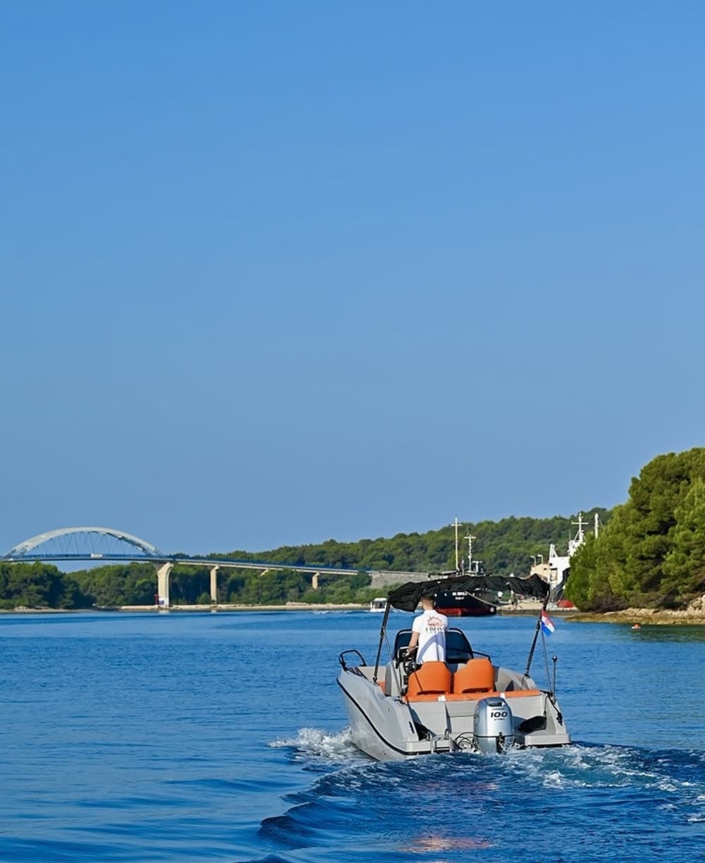 Ein Tag rund um Preko: Genießen Sie 9 Stunden Entdeckungstour mit dem Motorboot