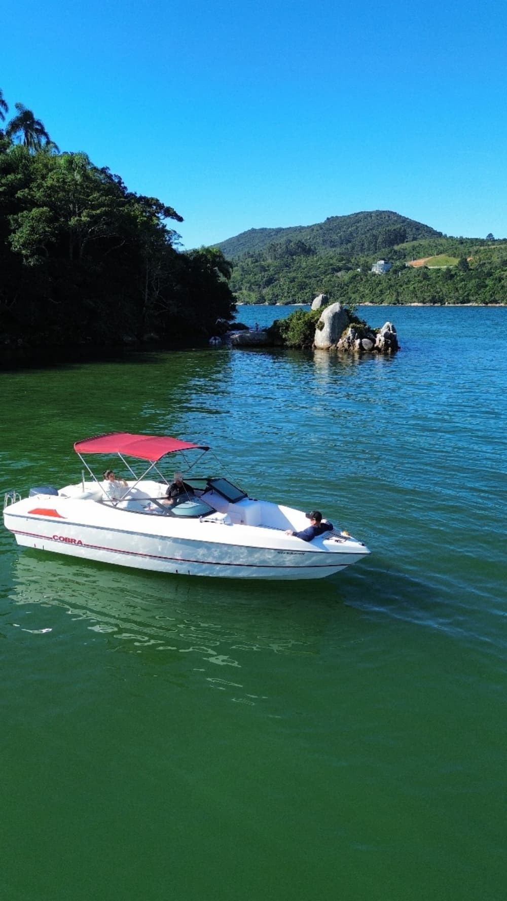 Su lancha motora privada para un día alrededor de Pôrto Belo