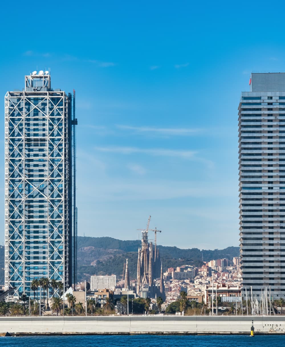Fuga di 2 ore a Barcellona – Ampia barca a vela con bevande, cava e snack