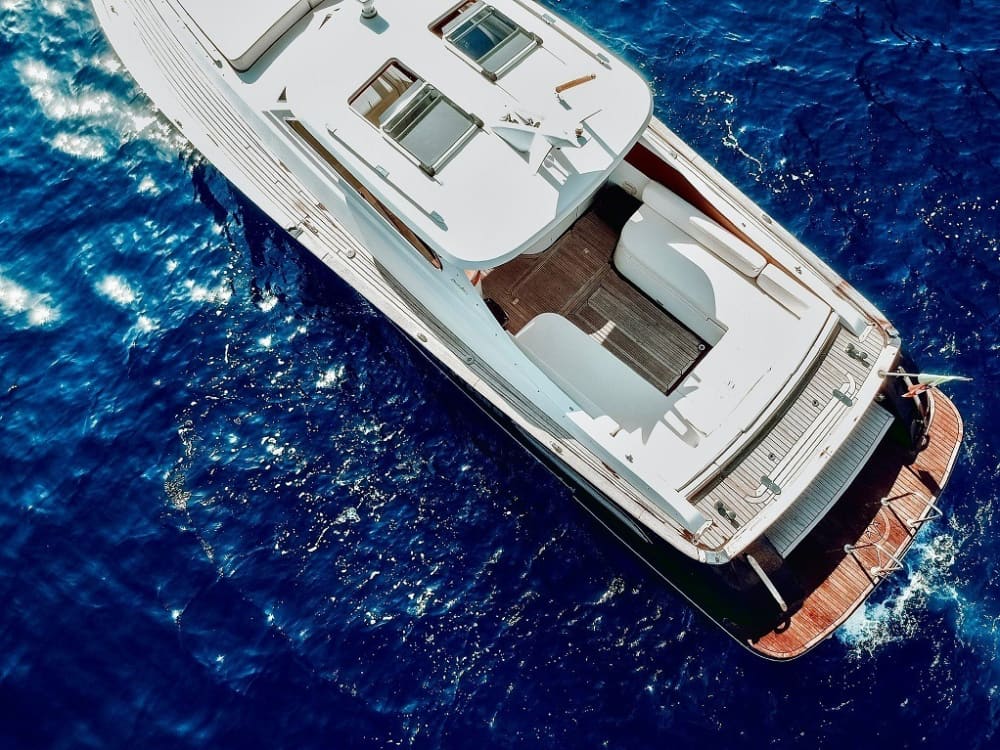 Una giornata nei dintorni di Vico Equense: goditi 7 ore di esplorazione a bordo di un motoscafo.