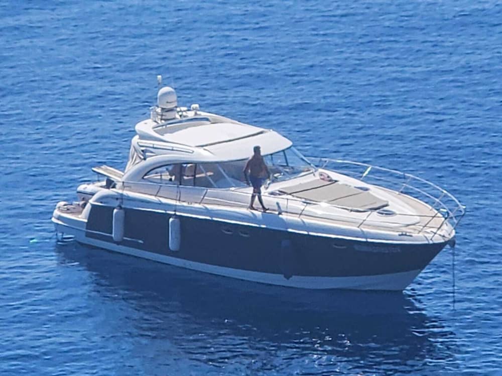 En dag att upptäcka Nettuno: Den sanna Dolce Vita på en motorbåt