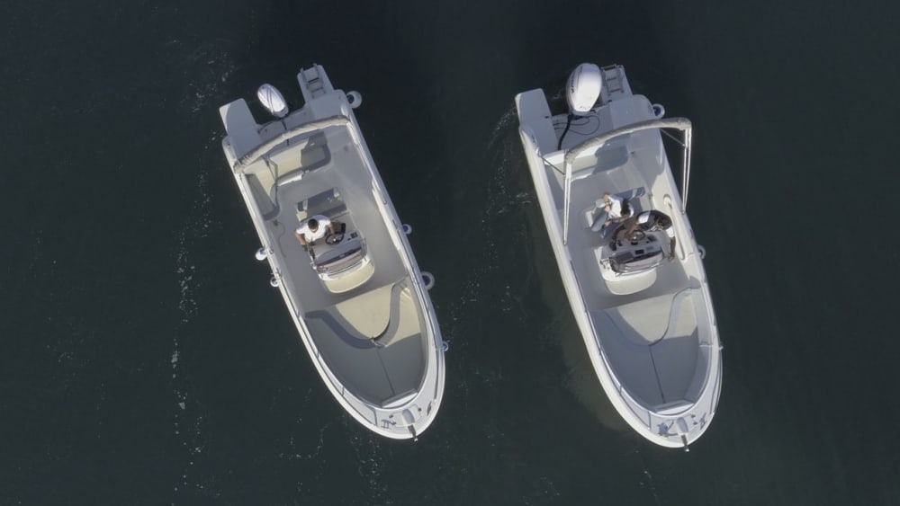 Día completo desde Amalfi: baño en los farallones, cuevas y almuerzo con vistas al mar.