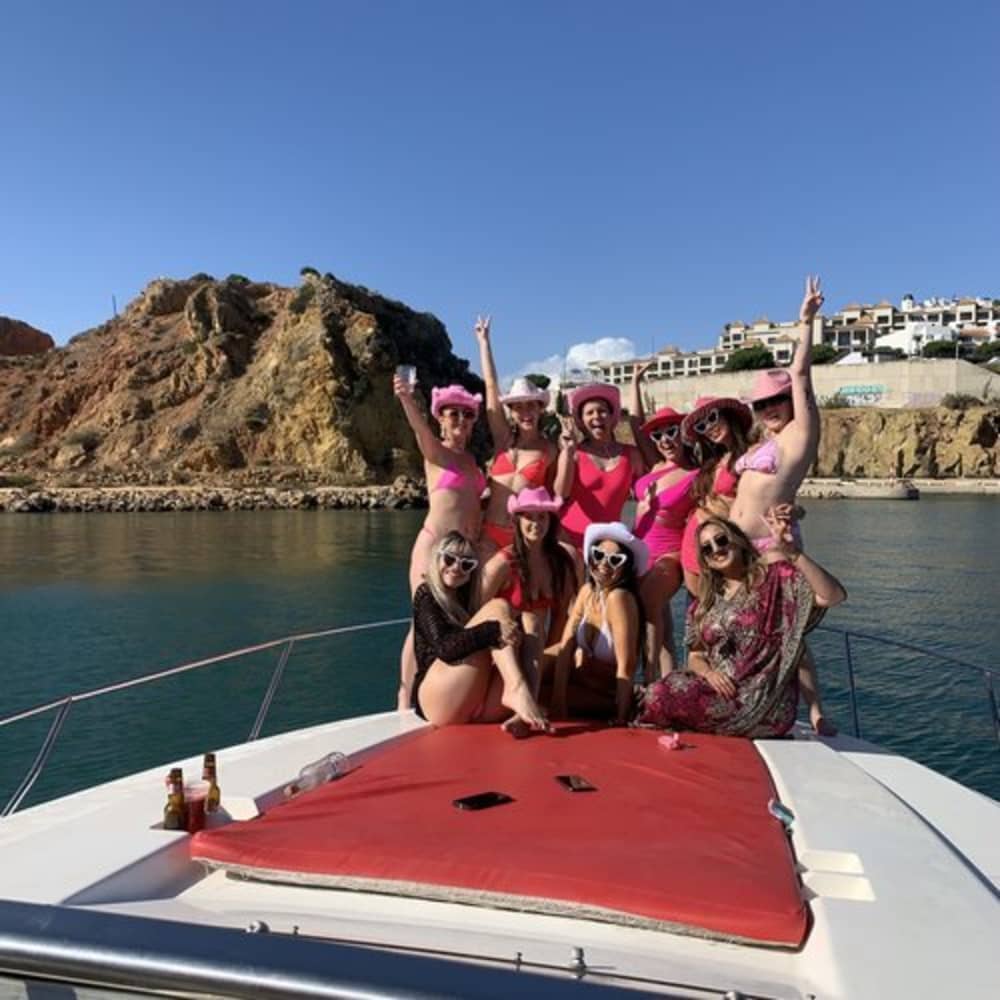 Escursione in barca di mezza giornata a Ferragudo a bordo di un motoscafo.