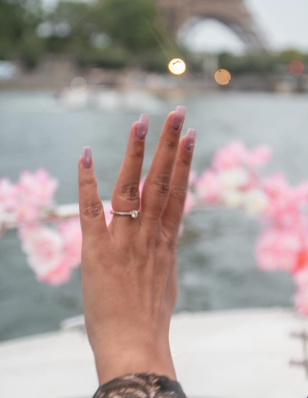 „Tak” nad Sekwaną: niezapomniane oświadczyny