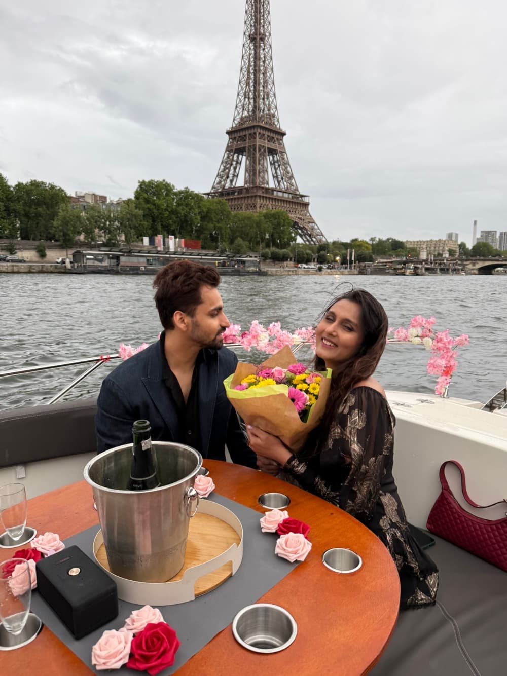 „Tak” nad Sekwaną: niezapomniane oświadczyny