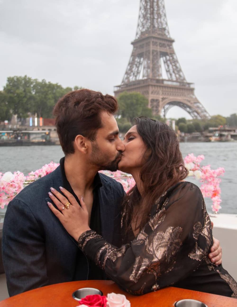 „Tak” nad Sekwaną: niezapomniane oświadczyny