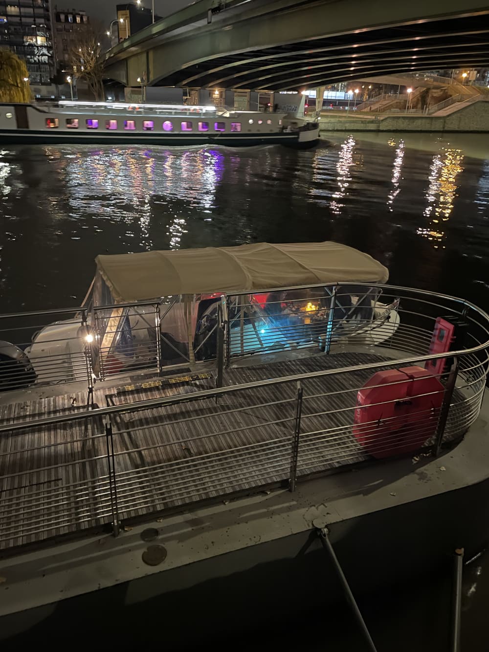 Express Private Cruise: All the major monuments in an hour and a half