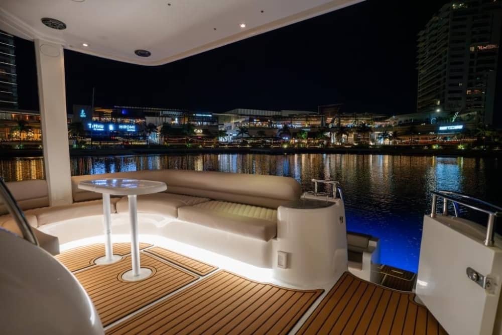 Le luxe réinventé à Cancún : une journée inoubliable sur un yacht à moteur