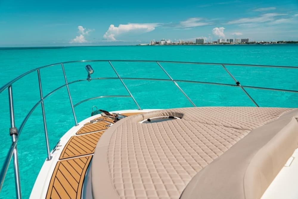 Le luxe réinventé à Cancún : une journée inoubliable sur un yacht à moteur