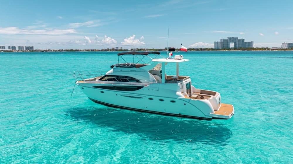 Le luxe réinventé à Cancún : une journée inoubliable sur un yacht à moteur