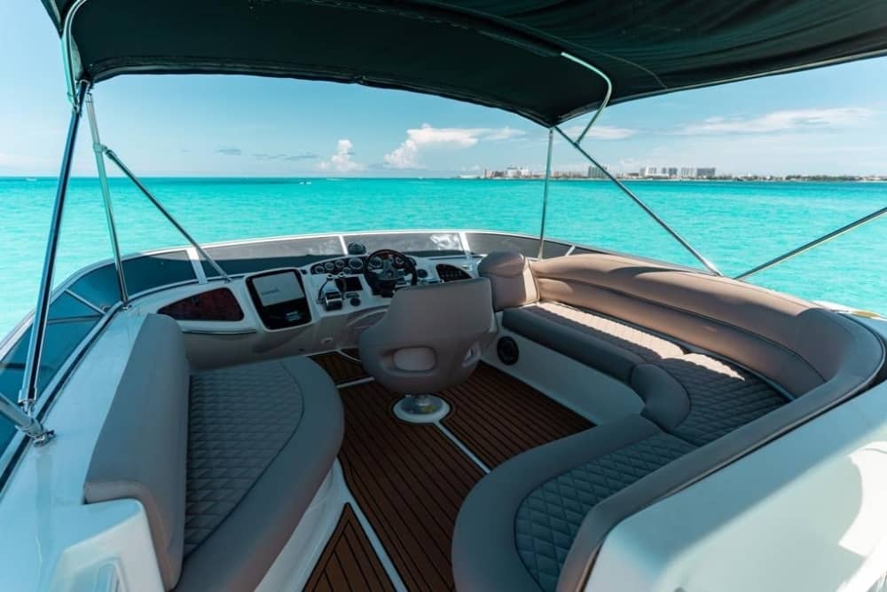 Le luxe réinventé à Cancún : une journée inoubliable sur un yacht à moteur