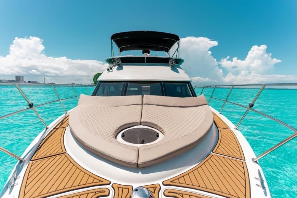 Le luxe réinventé à Cancún : une journée inoubliable sur un yacht à moteur