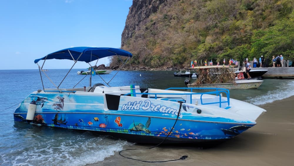 Ein magischer Tag in Castries auf einem Motorboot