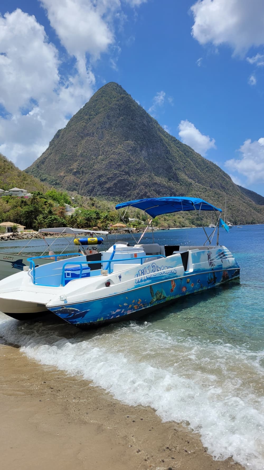 Ein magischer Tag in Castries auf einem Motorboot