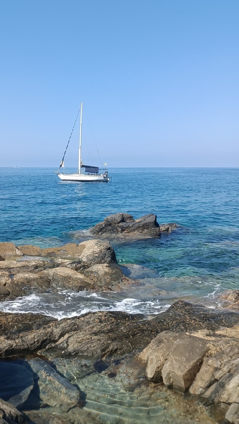 Goditi una giornata in mare a Genova a bordo di una barca a vela.