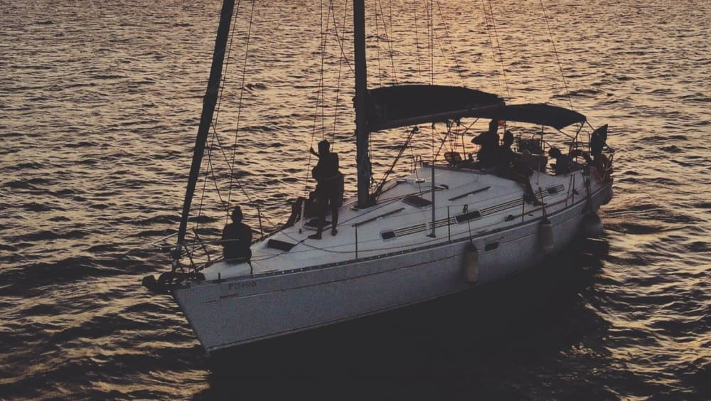 Passe 9 horas navegando ao redor de La Manga em um veleiro.