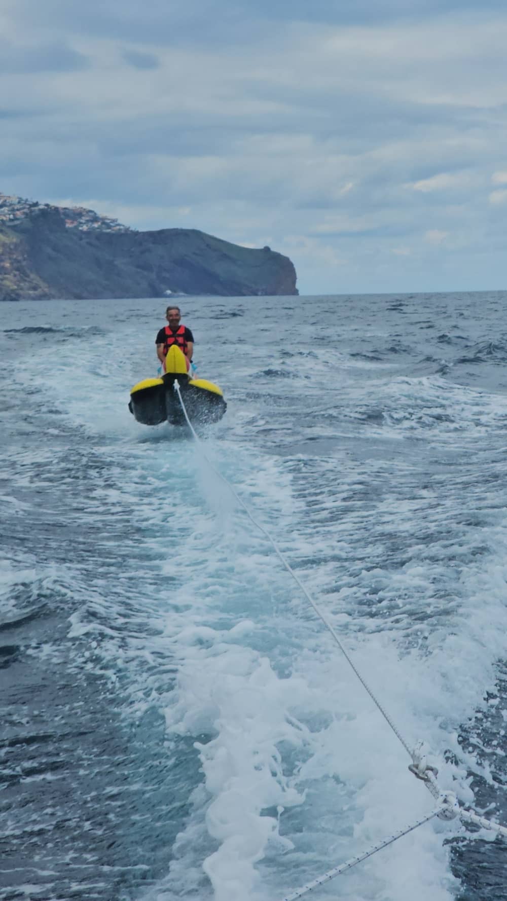 3 ore e mezza di sole intorno a Funchal su un motoscafo