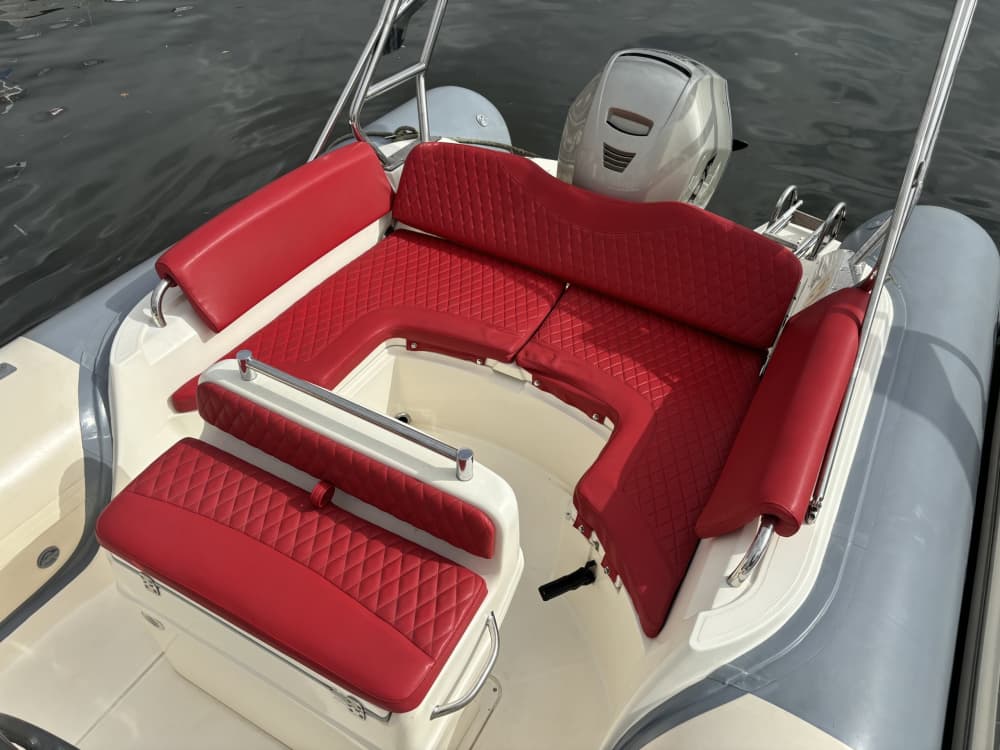 Meer, Liebe & Sonne: Ein Tag voller Emotionen auf einem Motorboot