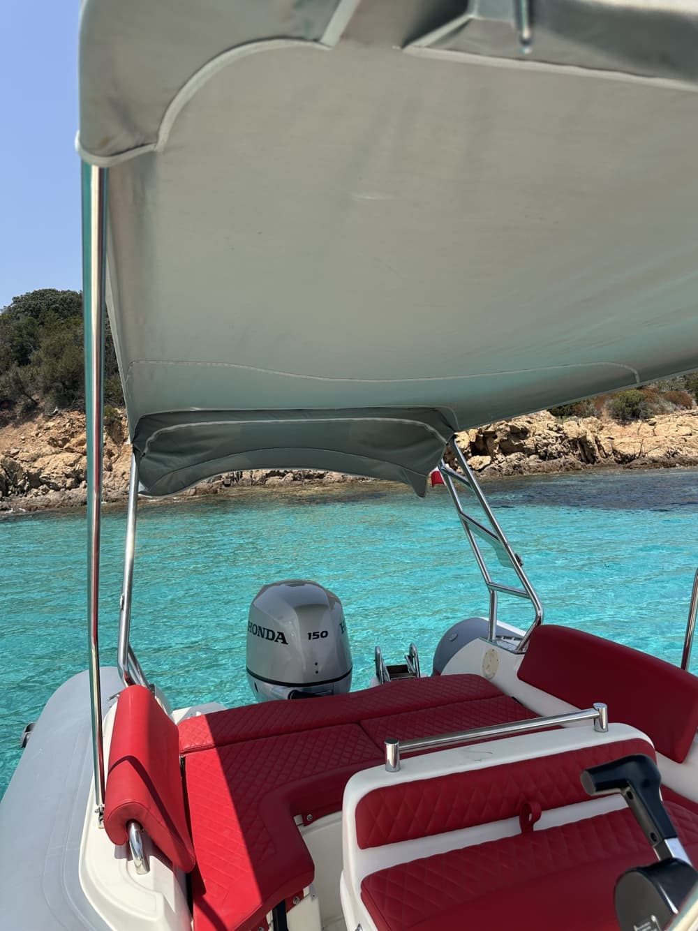 Meer, Liebe & Sonne: Ein Tag voller Emotionen auf einem Motorboot