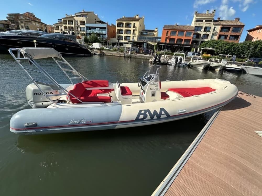 Meer, Liebe & Sonne: Ein Tag voller Emotionen auf einem Motorboot